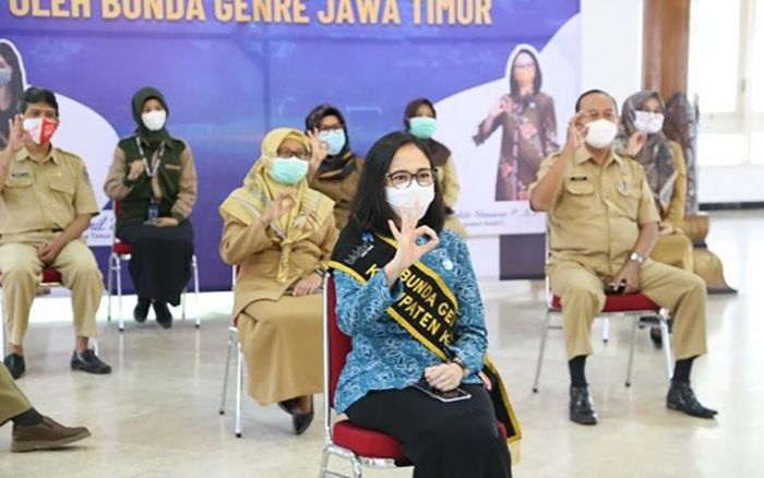 ​Dikukuhkan sebagai Bunda GenRe Kediri Oleh Arumi Bachsin, Mbak Chica Berpantun