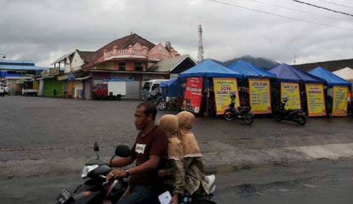 PKL yang Berjualan di Alun-alun Kota Batu akan Direlokasi PKL yang Berjualan di Alun-alun Kota Batu akan Direlokasi