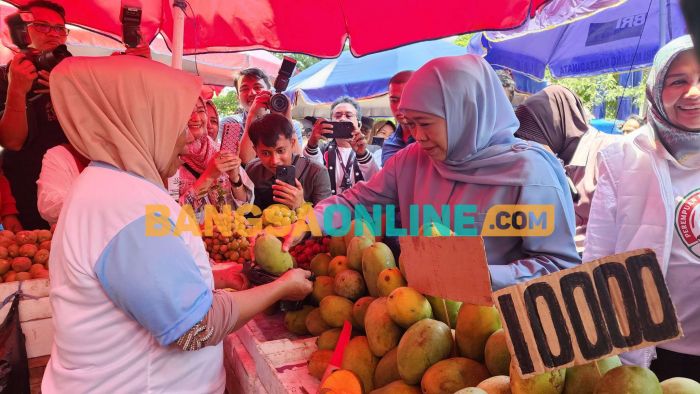 Sapa Pedagang di Pasar Besar Malang, Khofifah Panen Doa untuk Menang di Pilgub Jatim 2024 Sapa Pedagang di Pasar Besar Malang, Khofifah Panen Doa untuk Menang di Pilgub Jatim 2024