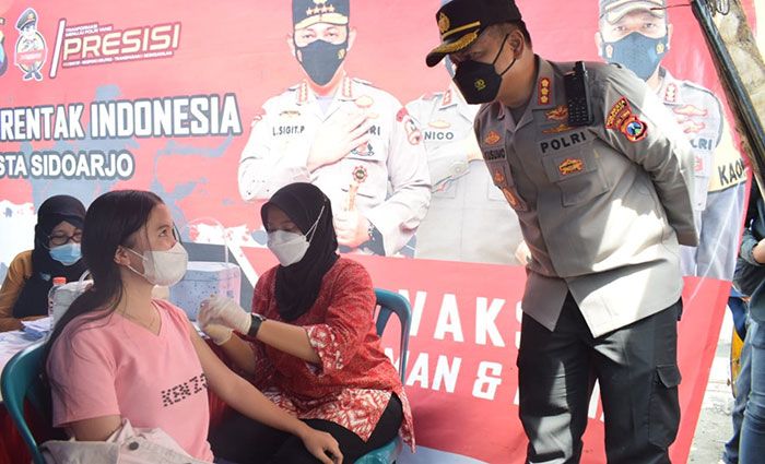 Kapolresta Sidoarjo Tinjau Percepatan Vaksinasi Covid-19 di Gerai Vaksin TPI Kapolresta Sidoarjo Tinjau Percepatan Vaksinasi Covid-19 di Gerai Vaksin TPI