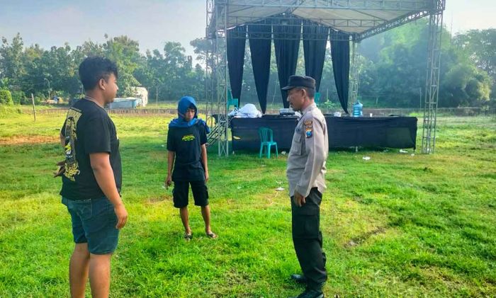Polisi Bongkar Paksa Terop Halal Bihalal Perguruan Silat di Jombang Polisi Bongkar Paksa Terop Halal Bihalal Perguruan Silat di Jombang