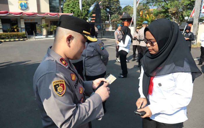 Kapolres Kediri Kota Pimpin Gaktiplin Polwan