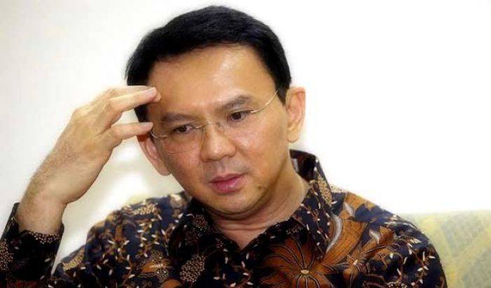 Puluhan Aktivis Antikorupsi Nazar Gundul Jika Ahok jadi Tersangka Puluhan Aktivis Antikorupsi Nazar Gundul Jika Ahok jadi Tersangka