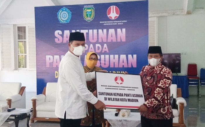 Serahkan Santunan Panti Asuhan Anak Yatim, Wali Kota Madiun Ingatkan Jaga Prokes