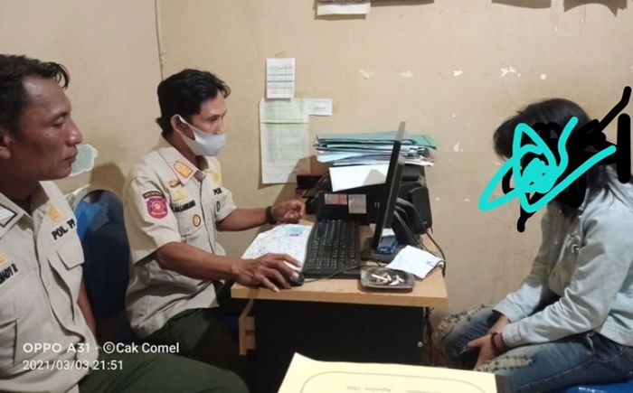 Baru Seminggu di Pamekasan, PSK Berumur 18 Tahun dari Bondowoso Ini Sudah Terciduk Satpol PP Baru Seminggu di Pamekasan, PSK Berumur 18 Tahun dari Bondowoso Ini Sudah Terciduk Satpol PP