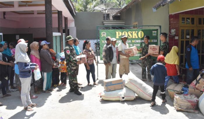 Warga Desa Kedungsalam Padati Posko TMMD 106 Menanti Pembagian Sembako Gratis