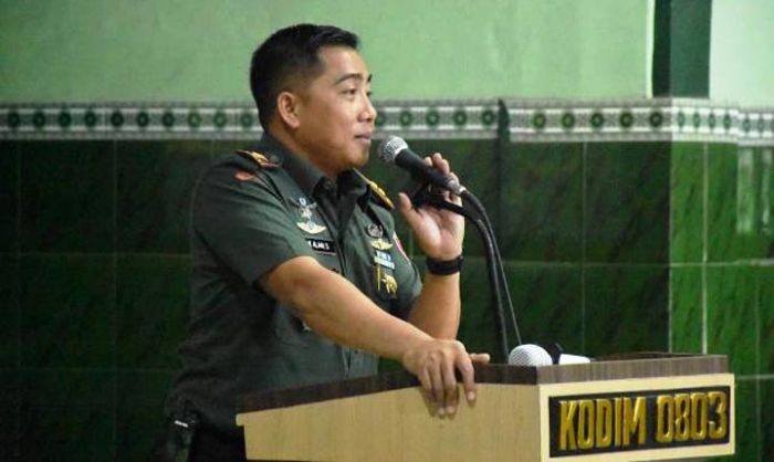 Dandim Madiun Berikan Jam Komandan Kepada Seluruh Anggota Dandim Madiun Berikan Jam Komandan Kepada Seluruh Anggota