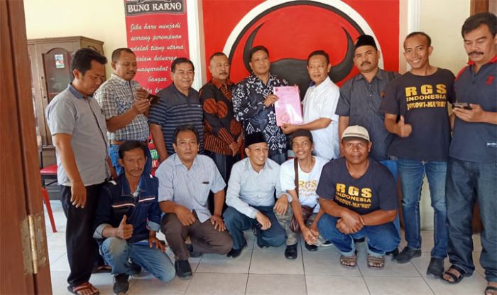 Diwakili Ketua RGS, Nadir Ambil Formulir Pendaftaran Pilbup Gresik 2020 Lewat PDIP Diwakili Ketua RGS, Nadir Ambil Formulir Pendaftaran Pilbup Gresik 2020 Lewat PDIP