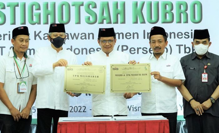 Dirut SIG Resmikan 2 Bantuan Pembangunan TPQ dan Renovasi Masjid Senilai Rp2 Miliar Lebih Dirut SIG Resmikan 2 Bantuan Pembangunan TPQ dan Renovasi Masjid Senilai Rp2 Miliar Lebih