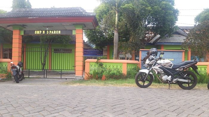 3 Tahun Terbengkalai, Pejabat di Dindik Ngawi Rela Rogoh Kocek Pribadi Demi Sekolah Ini 3 Tahun Terbengkalai, Pejabat di Dindik Ngawi Rela Rogoh Kocek Pribadi Demi Sekolah Ini