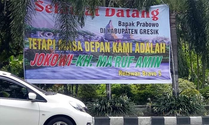 Spanduk Pendukung Jokowi Sambut Kedatangan Prabowo ke Gresik Spanduk Pendukung Jokowi Sambut Kedatangan Prabowo ke Gresik