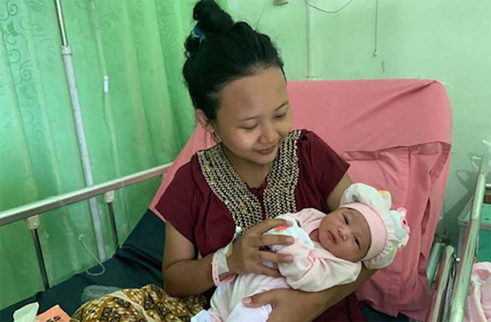 Kisah Ibu dari Nganjuk yang Rasakan Manfaat BPJS Kesehatan untuk Persalinan Anak Pertamanya Kisah Ibu dari Nganjuk yang Rasakan Manfaat BPJS Kesehatan untuk Persalinan Anak Pertamanya