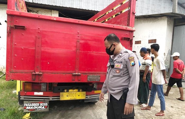 Tabrak Bak Belakang Truk, Pengemudi Vario Warga Sampang Meninggal di Pamekasan Tabrak Bak Belakang Truk, Pengemudi Vario Warga Sampang Meninggal di Pamekasan