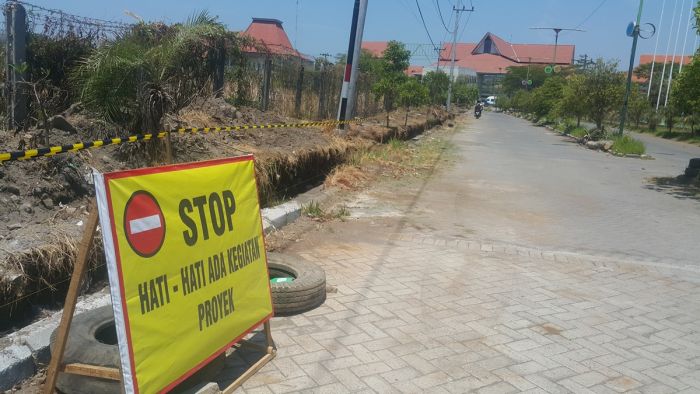 Antisipasi Genangan, Saluran Air Komplek Raci Dibenahi Antisipasi Genangan, Saluran Air Komplek Raci Dibenahi