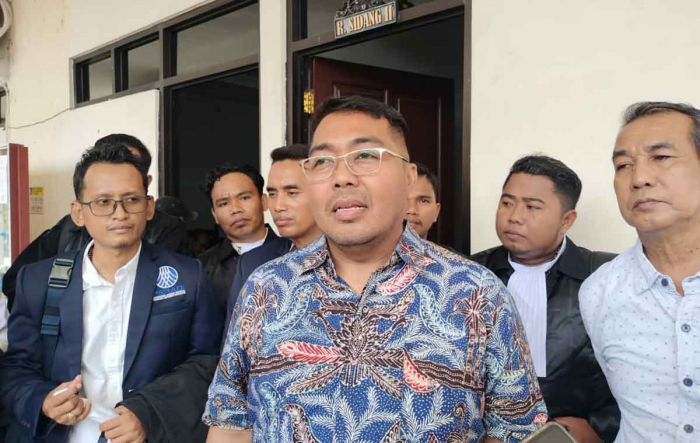 Tak Terima Didakwa Pembunuhan Berencana, Kuasa Hukum Kasus Carok di Bangkalan Ajukan Eksepsi Tak Terima Didakwa Pembunuhan Berencana, Kuasa Hukum Kasus Carok di Bangkalan Ajukan Eksepsi
