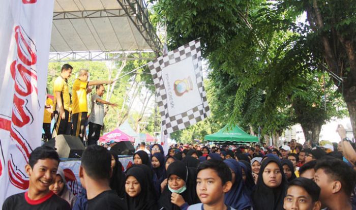 Kapolres Gresik Jalan Sehat dengan Ribuan Warga