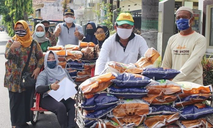 Tambah 1.477 Penerima, Pemkot Kediri Bagikan Kartu Sahabat dan Bansos Tahap IV Tambah 1.477 Penerima, Pemkot Kediri Bagikan Kartu Sahabat dan Bansos Tahap IV