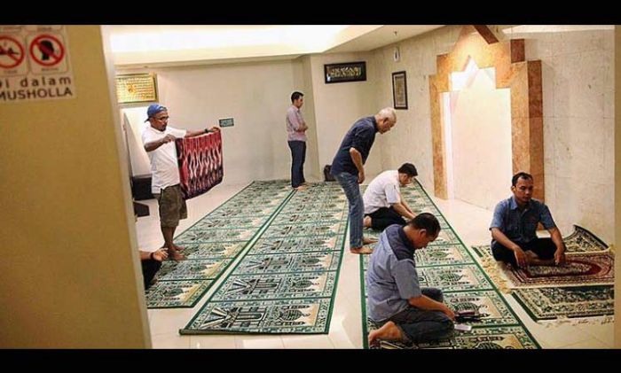 Tafsir Al-Nahl 124: Enak di Gereja, Tak Enak di Masjid Tafsir Al-Nahl 124: Enak di Gereja, Tak Enak di Masjid