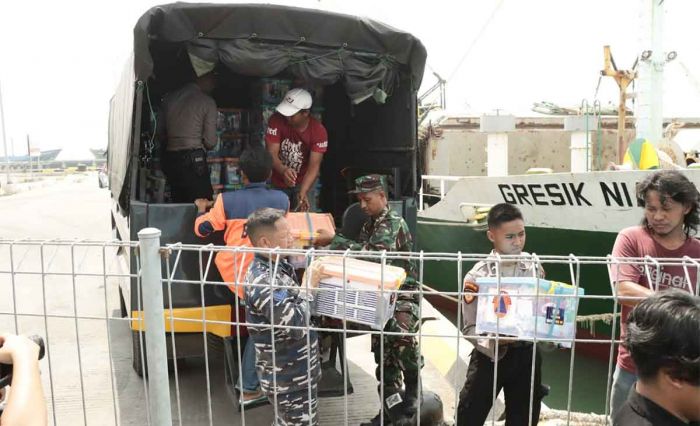 Gandeng Kodim 0817, Polres Gresik Kirim Bantuan untuk Korban Gempa di Bawean Gandeng Kodim 0817, Polres Gresik Kirim Bantuan untuk Korban Gempa di Bawean