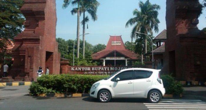 Warga Minta Pemindahan Kantor Pemkab Mojokerto Tidak Dijadikan Komoditas Politik Warga Minta Pemindahan Kantor Pemkab Mojokerto Tidak Dijadikan Komoditas Politik