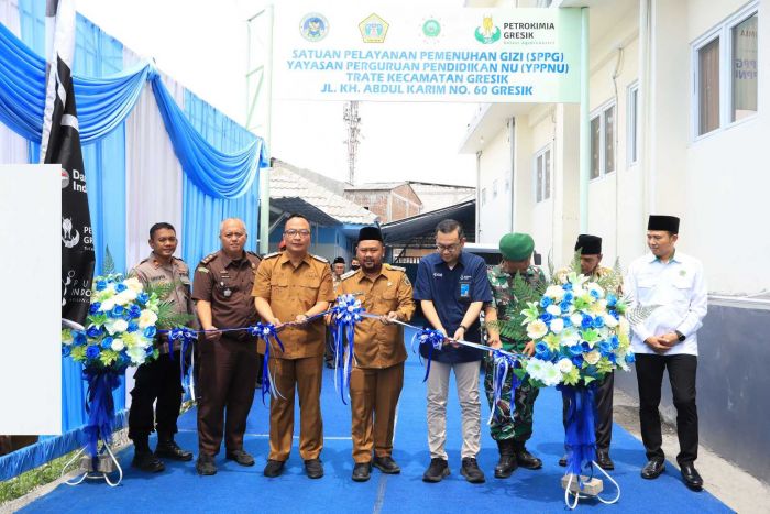 Didukung CSR Petrokimia, Bupati Gresik Resmikan SPPG Dapur Hibrid di Yayasan PPNU Terate Didukung CSR Petrokimia, Bupati Gresik Resmikan SPPG Dapur Hibrid di Yayasan PPNU Terate