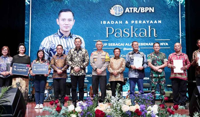 Pesan Pj Gubernur Jatim saat Dampingi Menteri ATR/BPN Serahkan Sertifikat Tanah Rumah Peribadatan