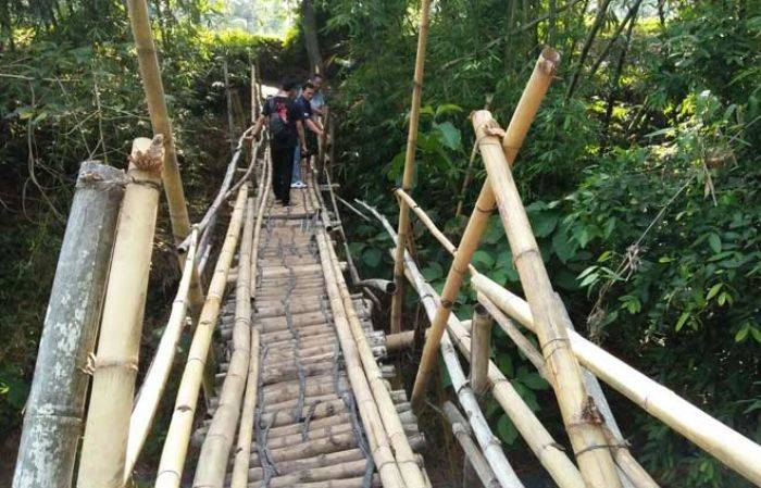 Warga Kejawan Geger Penemuan Mayat di Sungai Warga Kejawan Geger Penemuan Mayat di Sungai