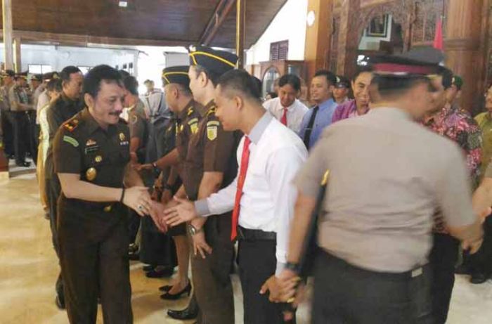 Libatkan 7 Institusi, Tim Saber Pungli Tulungagung Resmi Dikukuhkan Libatkan 7 Institusi, Tim Saber Pungli Tulungagung Resmi Dikukuhkan