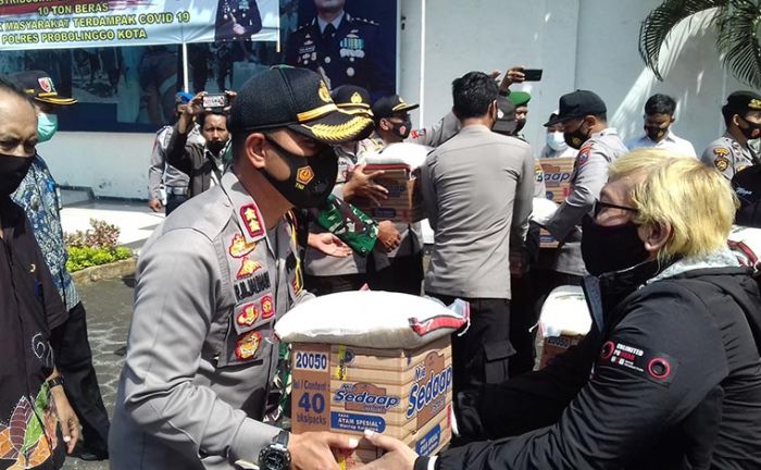Bantu Warga Terdampak Covid-19, Polres Probolinggo Kota Gelontor 10 Ton Beras Bantu Warga Terdampak Covid-19, Polres Probolinggo Kota Gelontor 10 Ton Beras