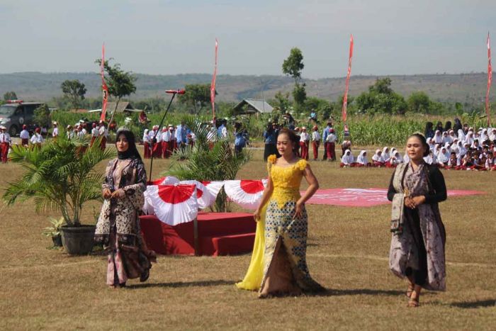 ​Upacara HUT ke-78 RI di Kerek Tuban, Tampilkan Fashion Show Batik Khas Desa Gaji