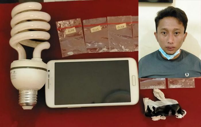 Terancam Denda Hingga Rp 10 M dan Pidana 20 Tahun, Pemuda Nglaban ini Simpan Sabu di Lampu Neon Terancam Denda Hingga Rp 10 M dan Pidana 20 Tahun, Pemuda Nglaban ini Simpan Sabu di Lampu Neon