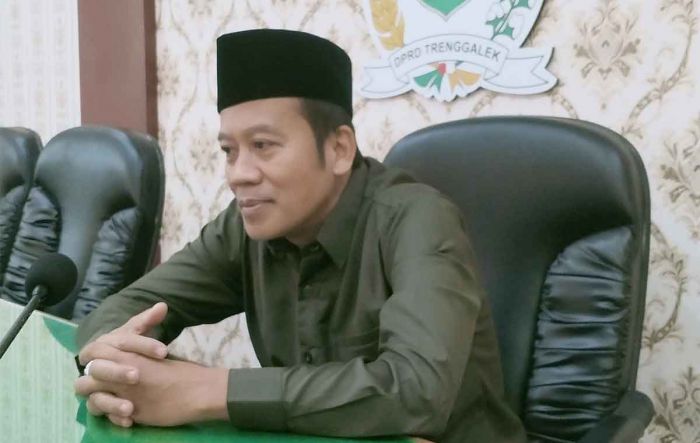 Ketua Komisi III DPRD Trenggalek: Idealnya 1 Tahun Butuh Rp50 M untuk Tangani Kerusakan Jalan Ketua Komisi III DPRD Trenggalek: Idealnya 1 Tahun Butuh Rp50 M untuk Tangani Kerusakan Jalan