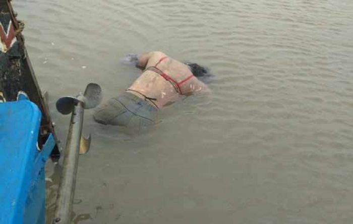 Mahasiswi yang Hanyut di Sungai Kedunglarangan Ditemukan Ngambang di Tambak Mahasiswi yang Hanyut di Sungai Kedunglarangan Ditemukan Ngambang di Tambak