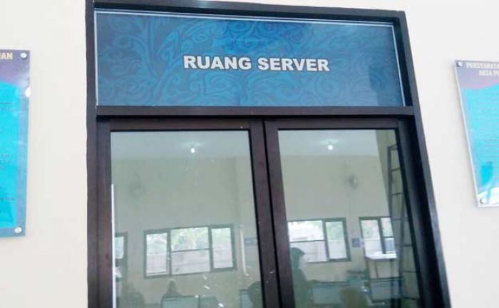 Plafon Gedung Dispendukcapil Malang Ambrol Timpa Server, Pelayanan Terganggu