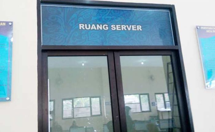 Plafon Gedung Dispendukcapil Malang Ambrol Timpa Server, Pelayanan Terganggu Plafon Gedung Dispendukcapil Malang Ambrol Timpa Server, Pelayanan Terganggu