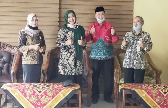 DPRD Jatim Sesalkan Bupati Gresik Tak Hadiri MoU JPS Dampak COVID-19 dari Pemprov Rp 21 M DPRD Jatim Sesalkan Bupati Gresik Tak Hadiri MoU JPS Dampak COVID-19 dari Pemprov Rp 21 M