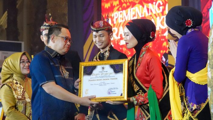 Grand Final Raka Raki Jatim 2024, Pj. Gubernur Adhy Minta Gencar Promosi Wisata Jatim Secara Digital Grand Final Raka Raki Jatim 2024, Pj. Gubernur Adhy Minta Gencar Promosi Wisata Jatim Secara Digital