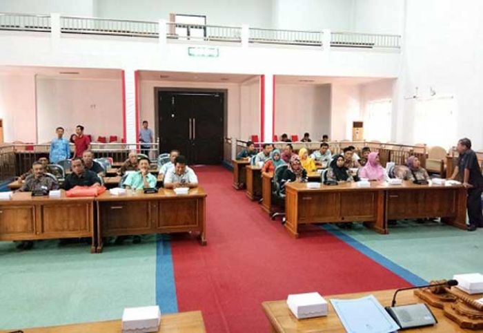 Ditengarai Ada Pungli dalam Sengketa Pasar Tulakan Pacitan Ditengarai Ada Pungli dalam Sengketa Pasar Tulakan Pacitan