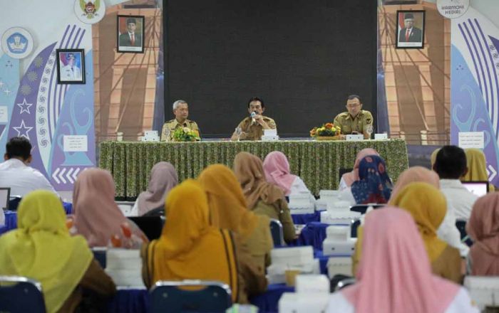 Dorong Digitalisasi Surat Menyurat di Sekolah, Diskominfo Kota Kediri Gelar Bimtek ASN Digital Dorong Digitalisasi Surat Menyurat di Sekolah, Diskominfo Kota Kediri Gelar Bimtek ASN Digital