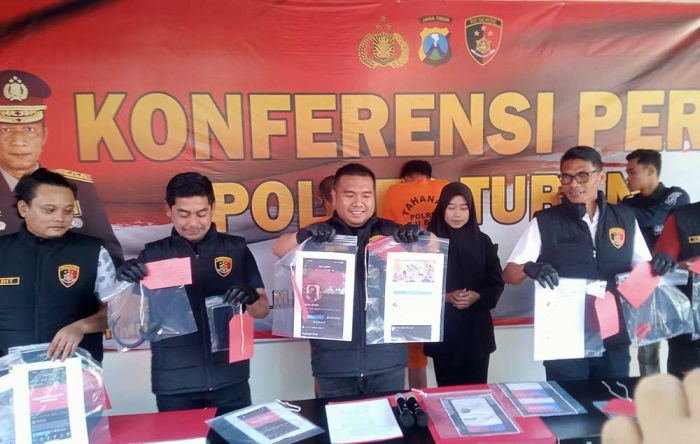 Grup Gay Tuban yang Dibongkar Polisi Sudah Aktif Sejak Tahun 2010 Grup Gay Tuban yang Dibongkar Polisi Sudah Aktif Sejak Tahun 2010