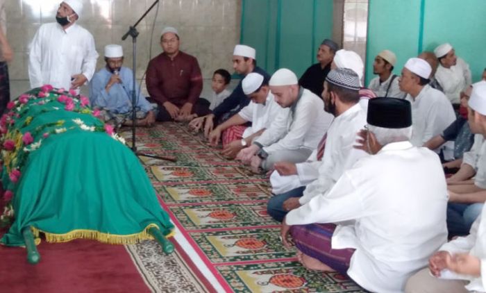 Tahlil Jenazah Ayah Riza Shahab Dipimpin Imam Masjid Jami Tahlil Jenazah Ayah Riza Shahab Dipimpin Imam Masjid Jami