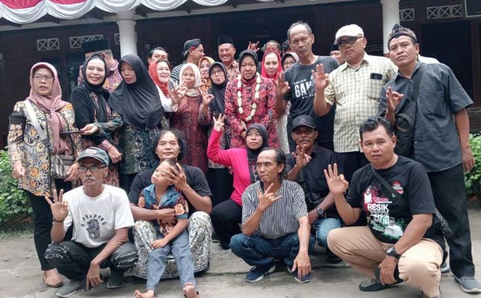 Kunjungi Situs Ndalem Pojok, Risma Teteskan Air Mata Kunjungi Situs Ndalem Pojok, Risma Teteskan Air Mata
