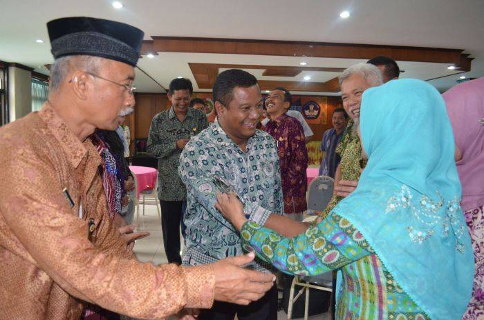 Bupati Mojokerto Siap Renovasi Seluruh Gedung Sekolah Bupati Mojokerto Siap Renovasi Seluruh Gedung Sekolah