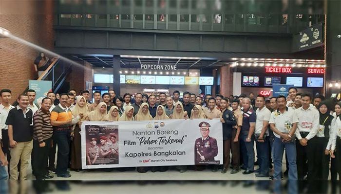 Polres Bangkalan Ajak Jajaran, Puluhan Pelajar, dan Wartawan Nobar Film Pohon Terkenal