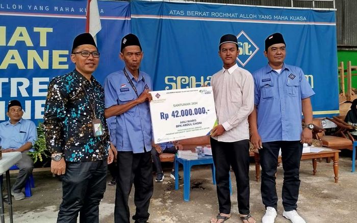 Syukuri Nikmat Kemerdekaan Bangsa Indonesia, Sehat Tentrem Bagikan Santunan ke Ratusan Tukang Becak Syukuri Nikmat Kemerdekaan Bangsa Indonesia, Sehat Tentrem Bagikan Santunan ke Ratusan Tukang Becak