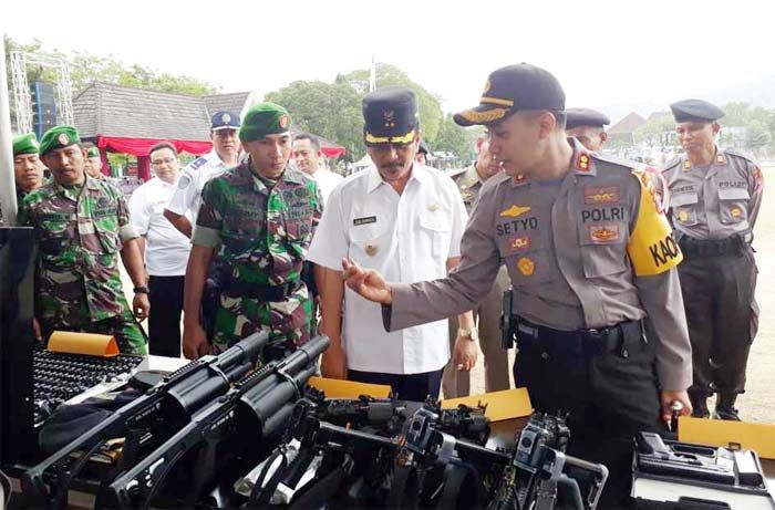 Polres Pacitan Gelar Apel Pasukan Jelang Kampanye Pileg 2019 Polres Pacitan Gelar Apel Pasukan Jelang Kampanye Pileg 2019