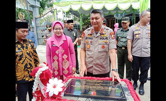 Gubernur Akpol Bersama Wabup Pamekasan Resmikan Tower Air di Dasok Pamekasan Gubernur Akpol Bersama Wabup Pamekasan Resmikan Tower Air di Dasok Pamekasan