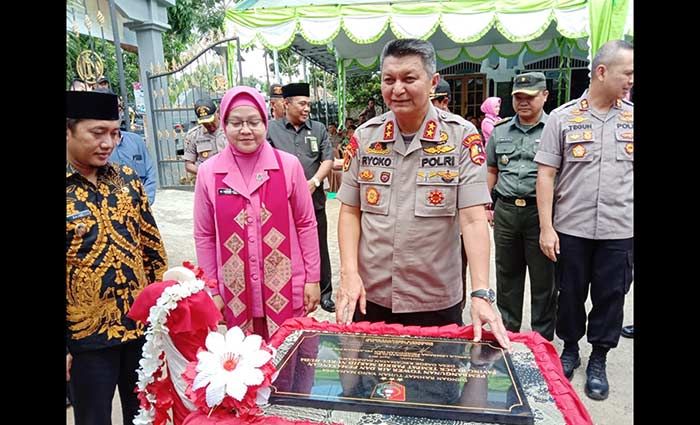 ​Gubernur Akpol Bersama Wabup Pamekasan Resmikan Tower Air di Dasok Pamekasan