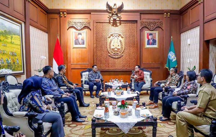 Terima Audiensi Rumah BUMN, Pj Gubernur Jatim Ajak Berdayakan UMKM Tembus Pasar Ekspor Terima Audiensi Rumah BUMN, Pj Gubernur Jatim Ajak Berdayakan UMKM Tembus Pasar Ekspor