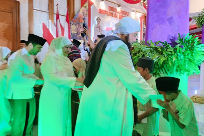 Sambut HUT ke-78 RI, Pemprov Jatim Gelar Dzikir dan Sholawat bersama Habib Syech Sambut HUT ke-78 RI, Pemprov Jatim Gelar Dzikir dan Sholawat bersama Habib Syech